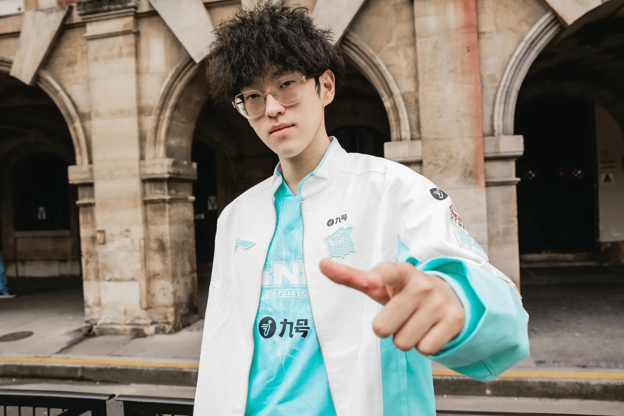 九游体育-包含Scout回归赛场，高光表现首场状态亮眼，快船观众沸腾！的词条