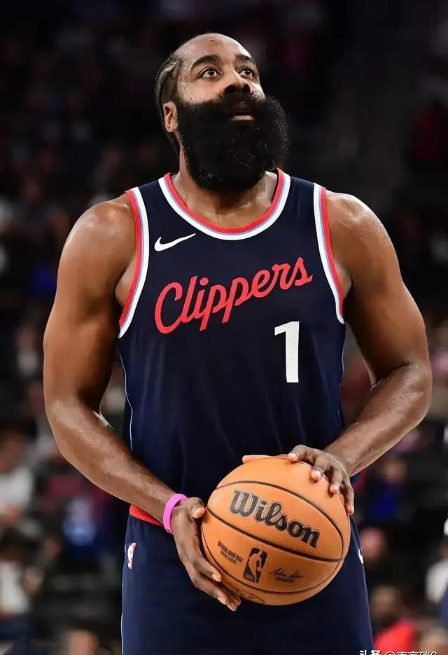  哈登在湖人比赛中大胜,出色防守引发热议的是谁 