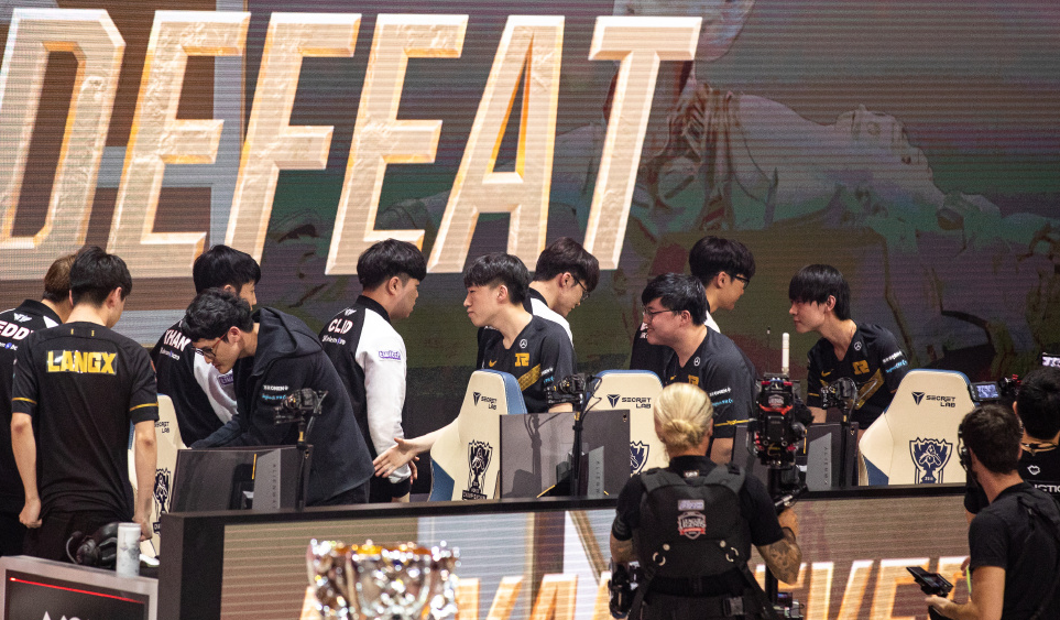 九游体育-包含Karsa回归赛场，败北首场状态亮眼，G2观众沸腾！的词条