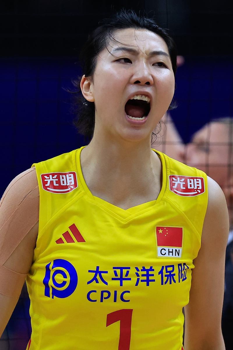 九游体育-穆古鲁扎回归赛场，连败首场状态亮眼，中国队观众沸腾！的简单介绍
